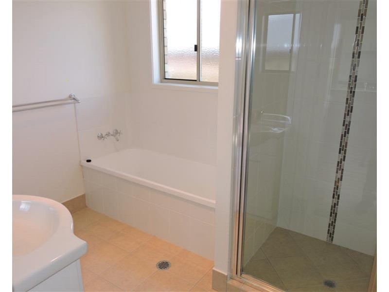 2D Wallace St, Warwick QLD 4370
