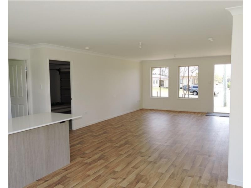 2D Wallace St, Warwick QLD 4370
