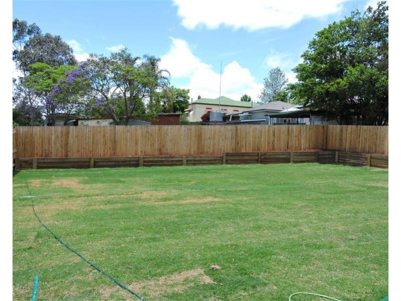 2D Wallace St, Warwick QLD 4370