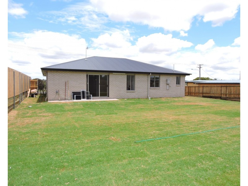 2D Wallace St, Warwick QLD 4370