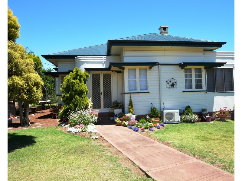 91 Dragon St, Warwick QLD 4370