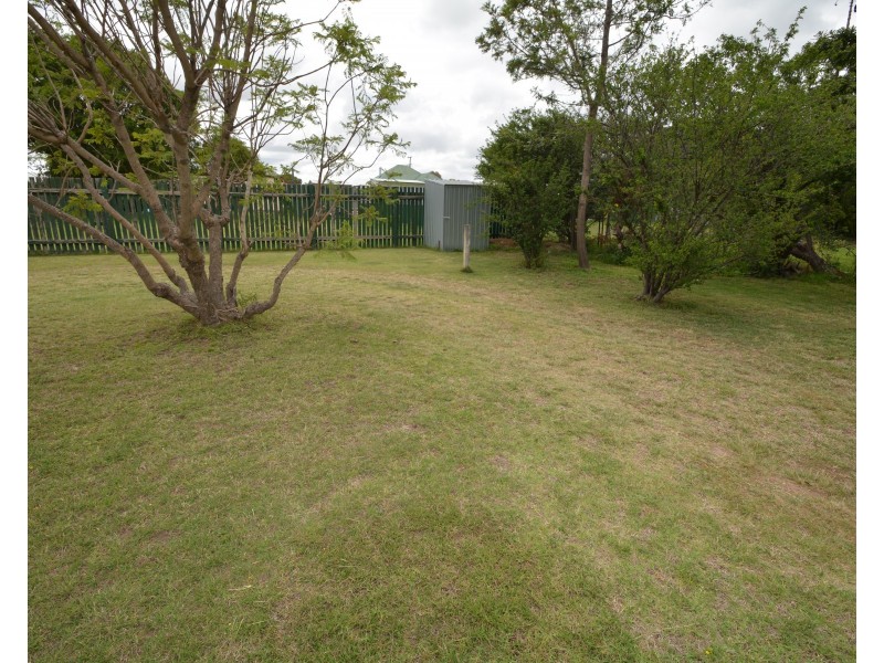20 Oak Ave, Warwick QLD 4370