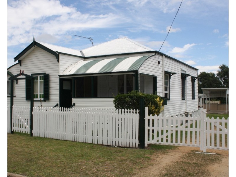 4 Drayton Street, Allora QLD 4362