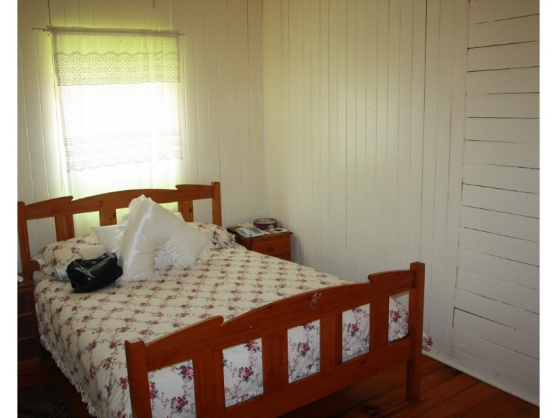 4 Drayton Street, Allora QLD 4362