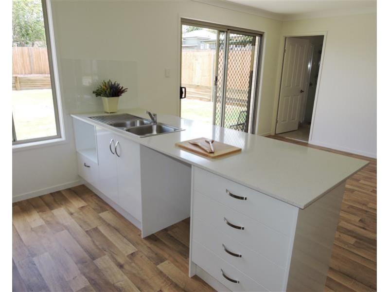 2C Wallace St, Warwick QLD 4370