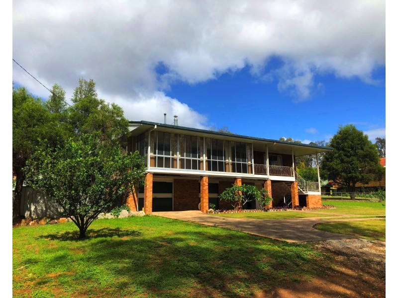 7 Uambi Pl, Warwick QLD 4370