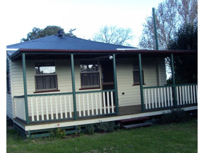 7 Kurrajong Street, Tannymorel QLD 4372