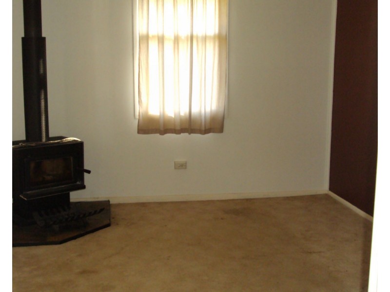 7 Kurrajong Street, Tannymorel QLD 4372