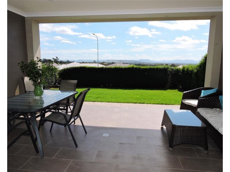 9 Capital Dr, Rosenthal Heights QLD 4370