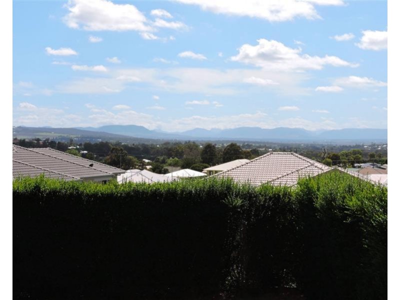 9 Capital Dr, Rosenthal Heights QLD 4370