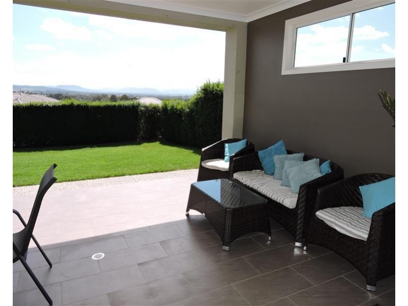 9 Capital Dr, Rosenthal Heights QLD 4370