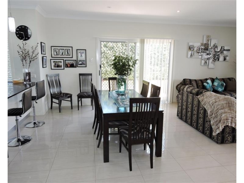 9 Capital Dr, Rosenthal Heights QLD 4370