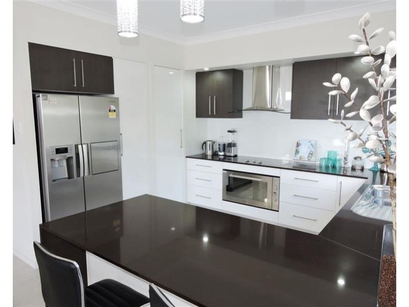 9 Capital Dr, Rosenthal Heights QLD 4370