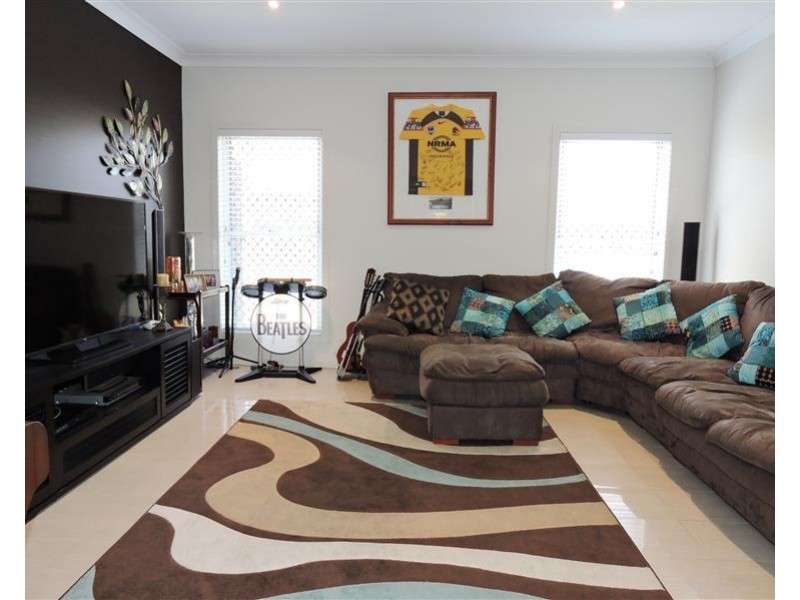 9 Capital Dr, Rosenthal Heights QLD 4370