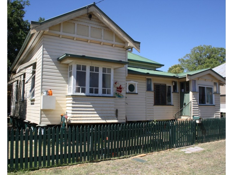 28 Pratten St, Warwick QLD 4370