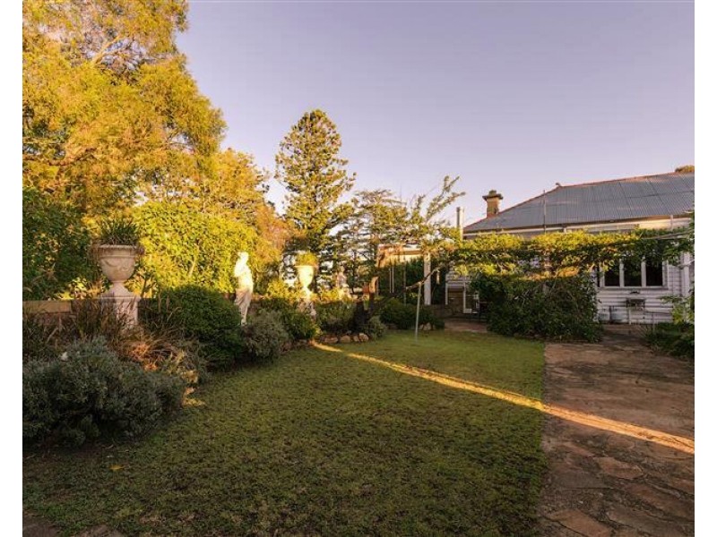 25 Weewondilla Rd, Warwick QLD 4370