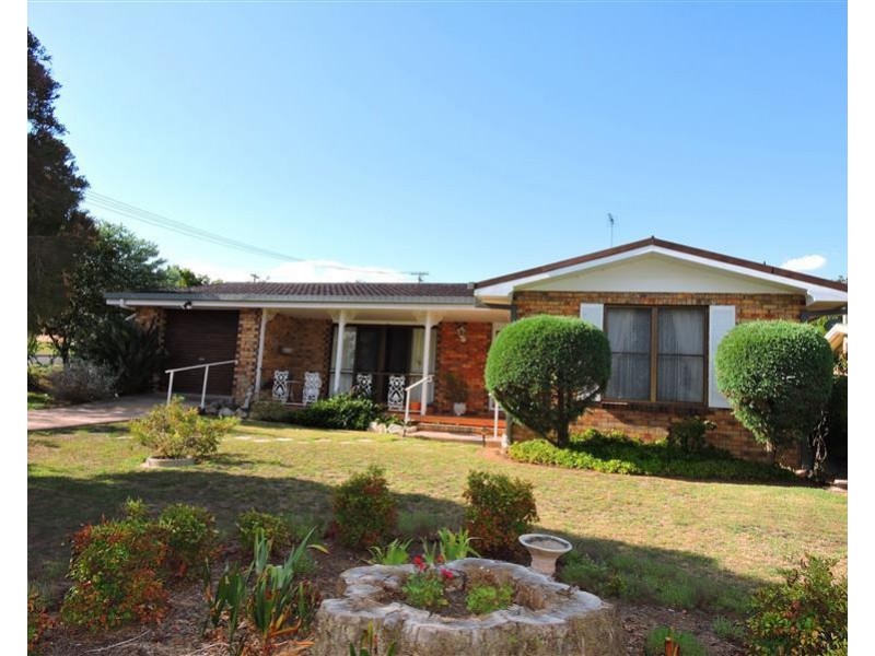 11 Chermside Dr, Warwick QLD 4370