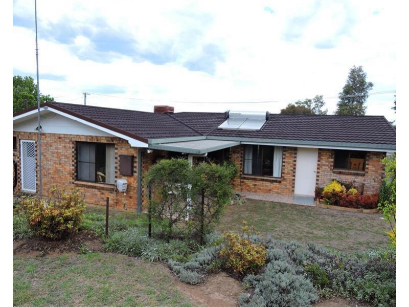 11 Chermside Dr, Warwick QLD 4370