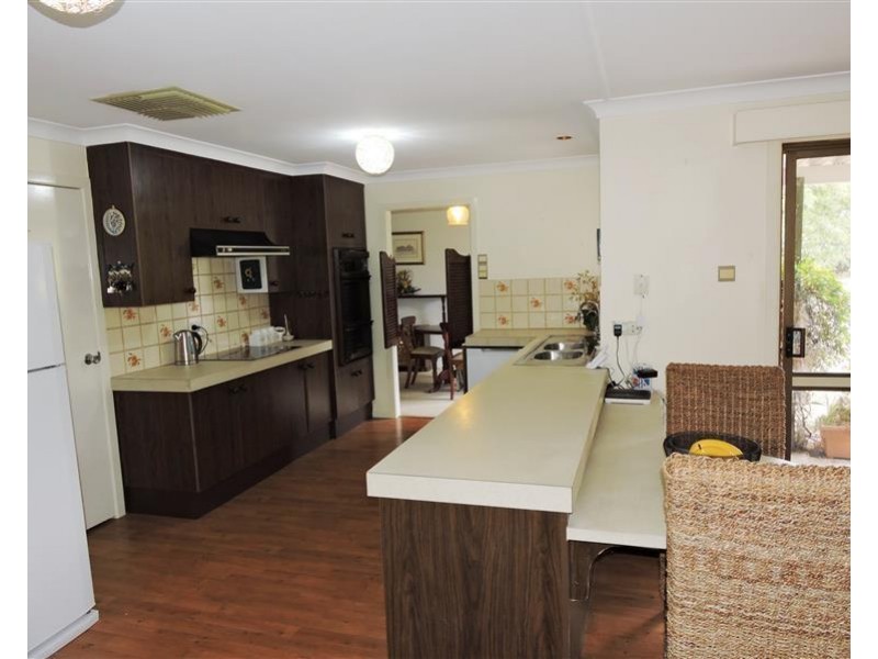 11 Chermside Dr, Warwick QLD 4370