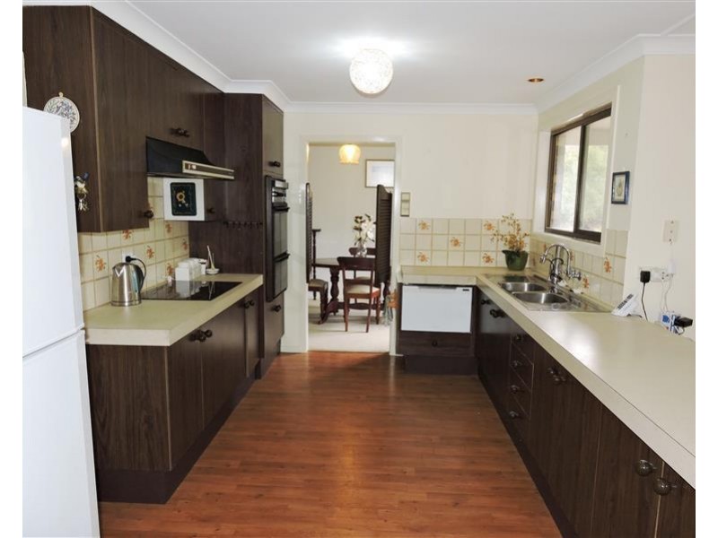 11 Chermside Dr, Warwick QLD 4370