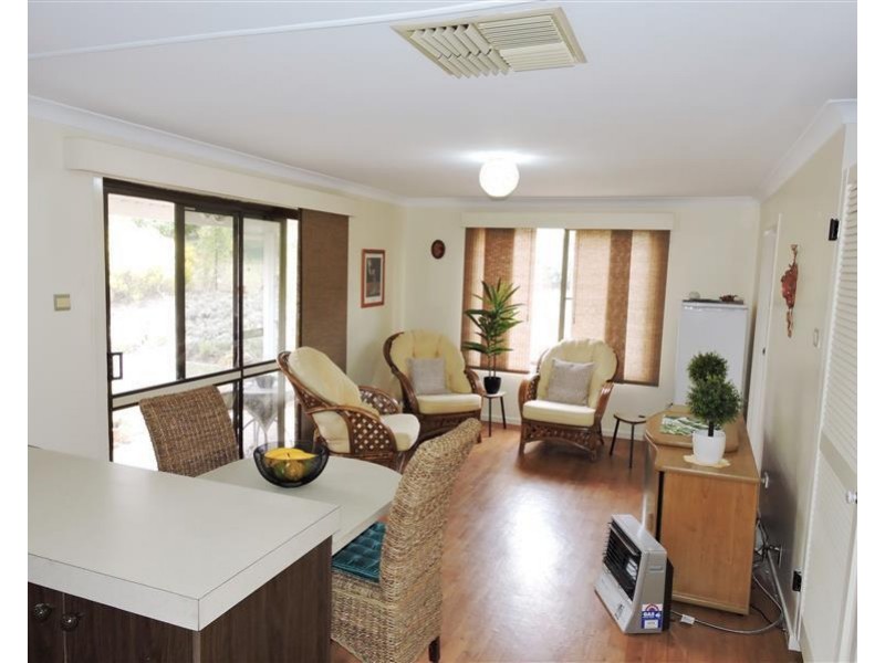 11 Chermside Dr, Warwick QLD 4370