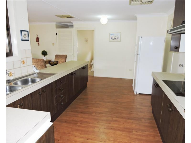 11 Chermside Dr, Warwick QLD 4370