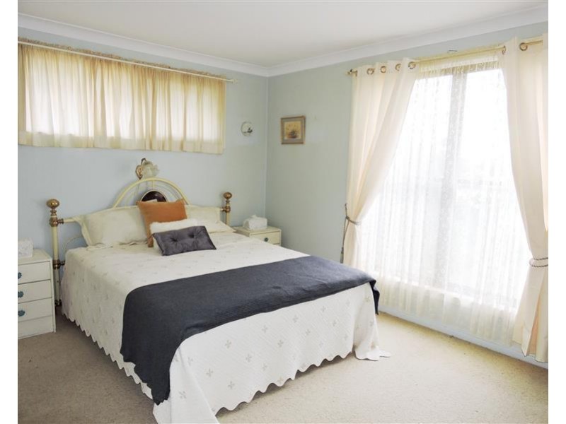 11 Chermside Dr, Warwick QLD 4370