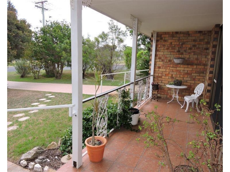 11 Chermside Dr, Warwick QLD 4370