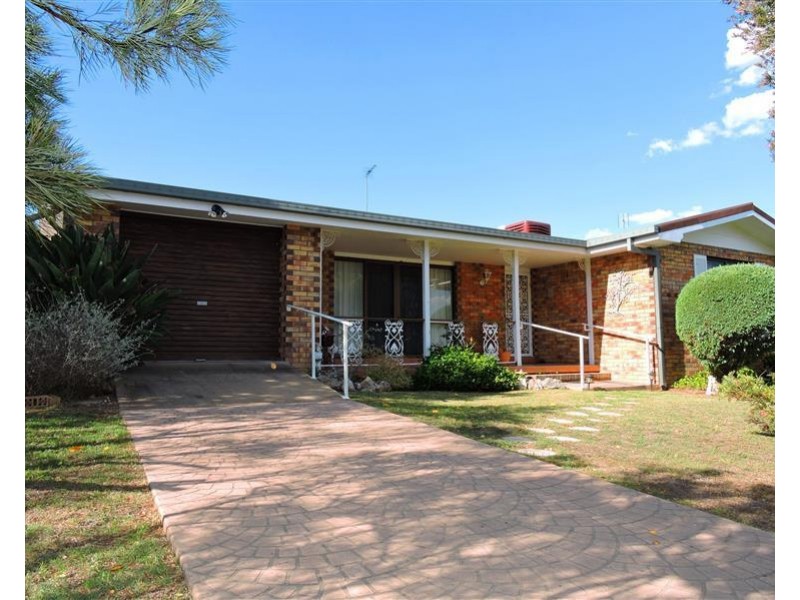 11 Chermside Dr, Warwick QLD 4370