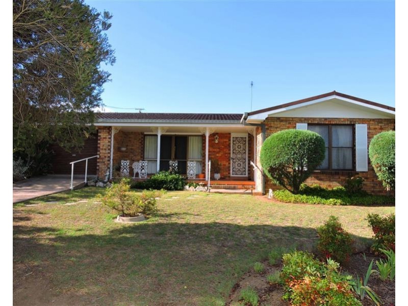 11 Chermside Dr, Warwick QLD 4370