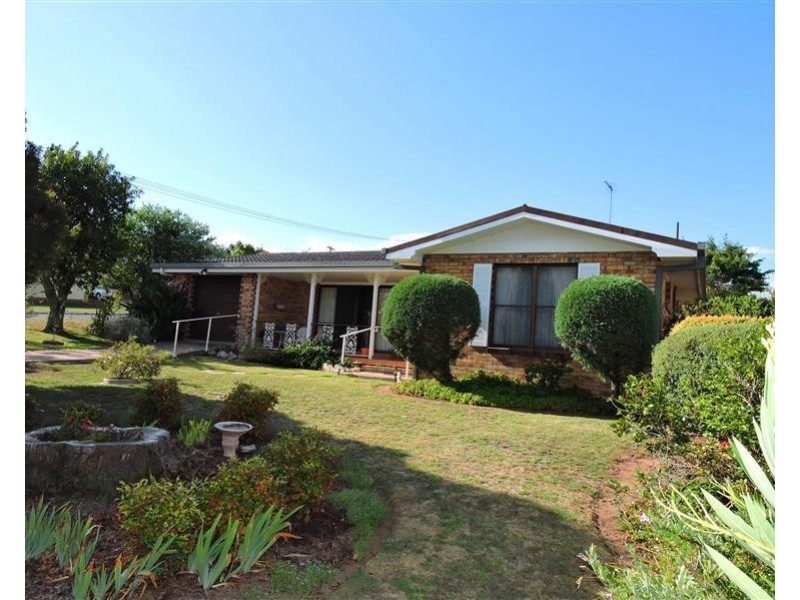11 Chermside Dr, Warwick QLD 4370
