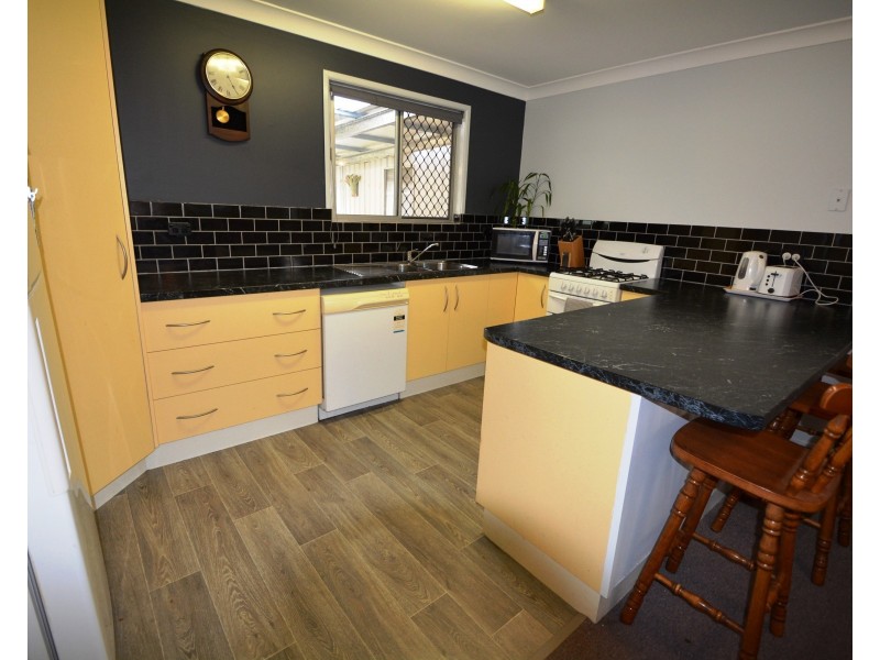 14 Furness Cres, Warwick QLD 4370