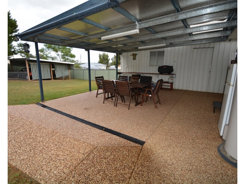 14 Furness Cres, Warwick QLD 4370