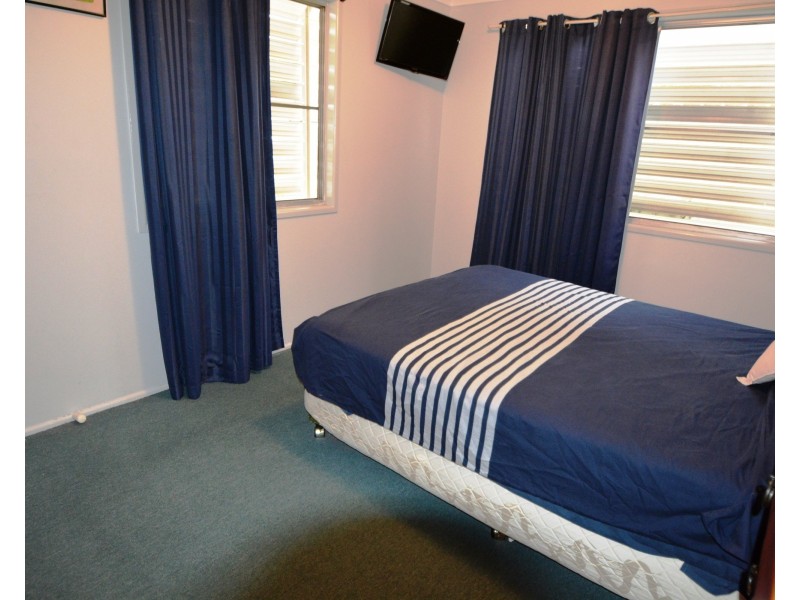 14 Furness Cres, Warwick QLD 4370