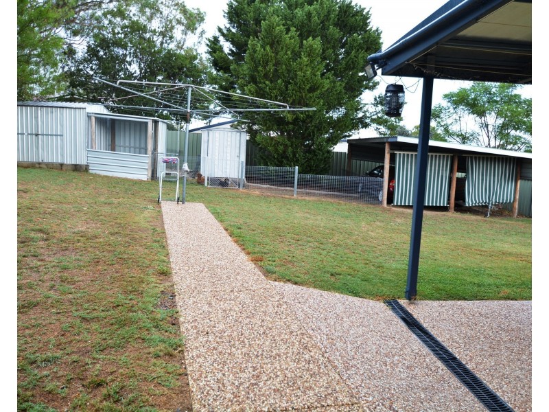 14 Furness Cres, Warwick QLD 4370