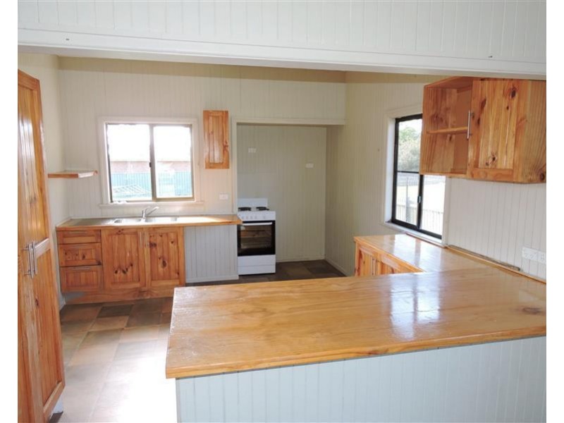 30 Wallace St, Warwick QLD 4370