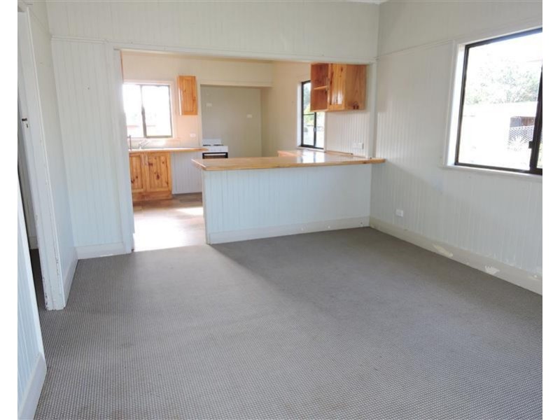 30 Wallace St, Warwick QLD 4370