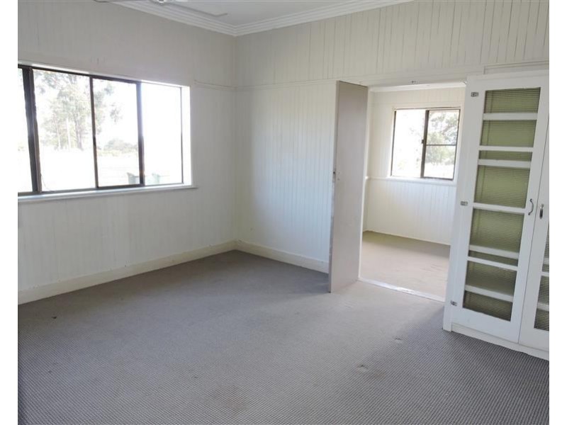 30 Wallace St, Warwick QLD 4370