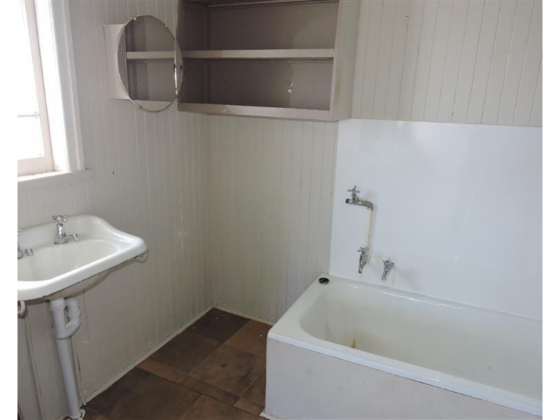 30 Wallace St, Warwick QLD 4370