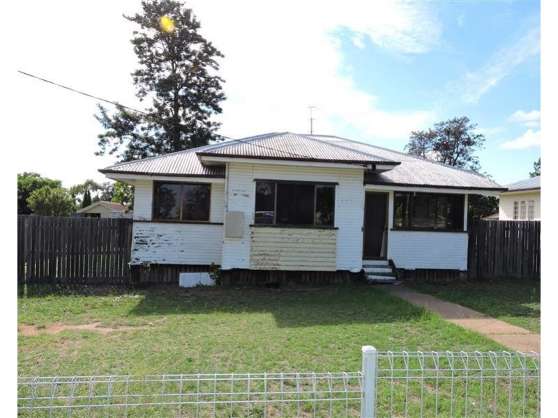 30 Wallace St, Warwick QLD 4370