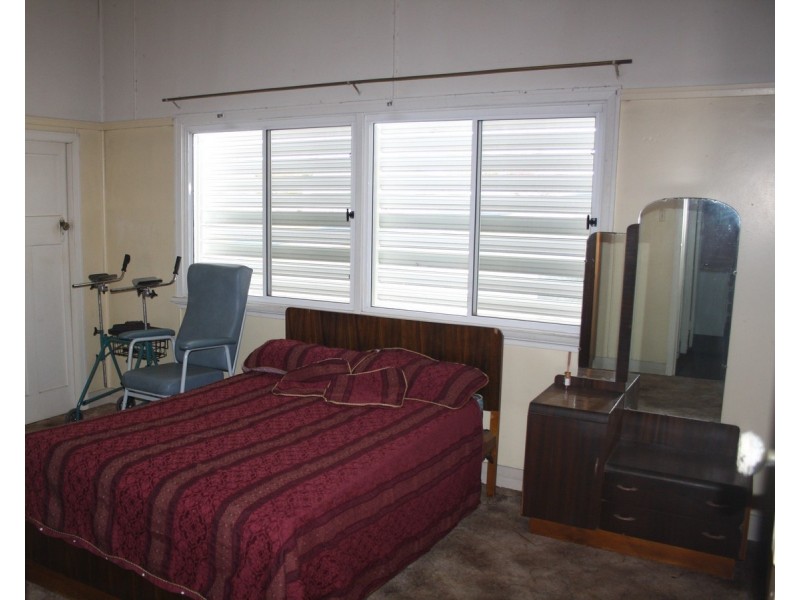 16 Wood St, Warwick QLD 4370