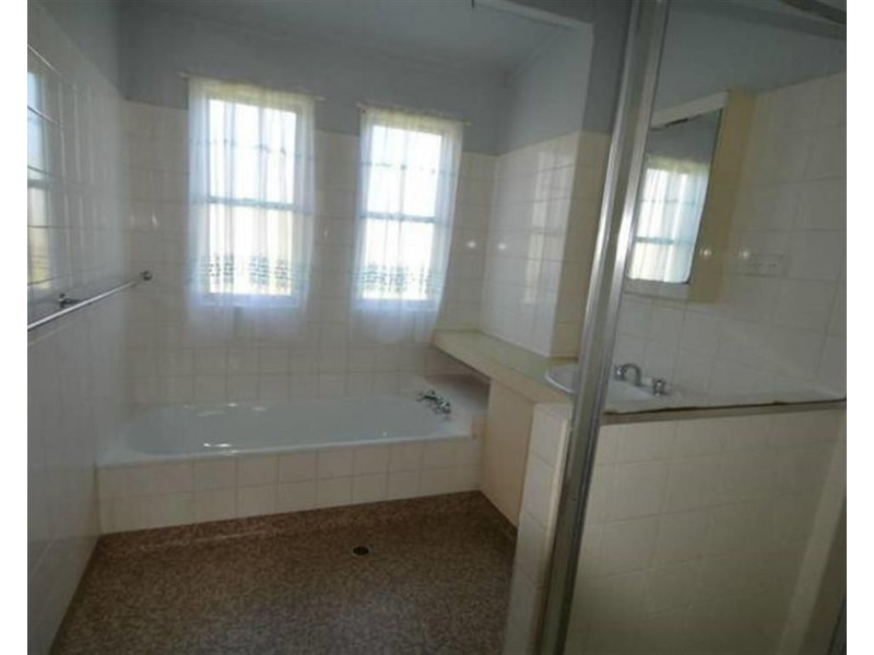 4 Furness Crescent, Warwick QLD 4370