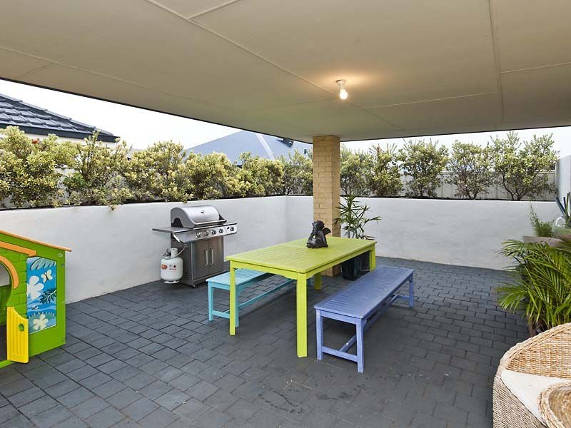 12 Hamelin Street, Two Rocks WA 6037