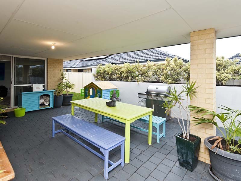 12 Hamelin Street, Two Rocks WA 6037