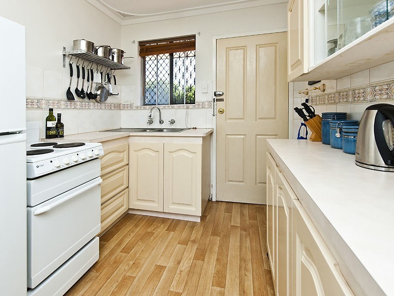 61/20 Ellerby St, Glendalough WA 6016