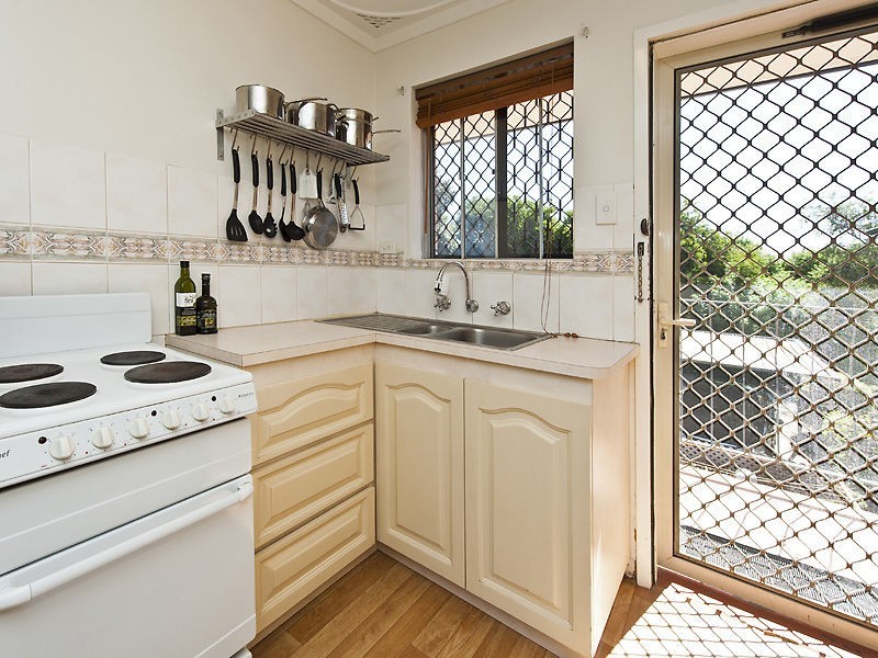 61/20 Ellerby St, Glendalough WA 6016