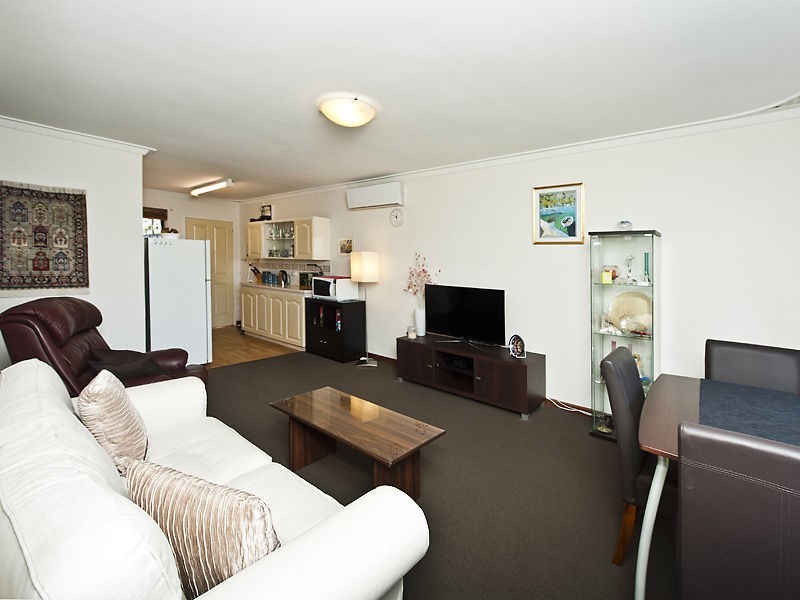 61/20 Ellerby St, Glendalough WA 6016