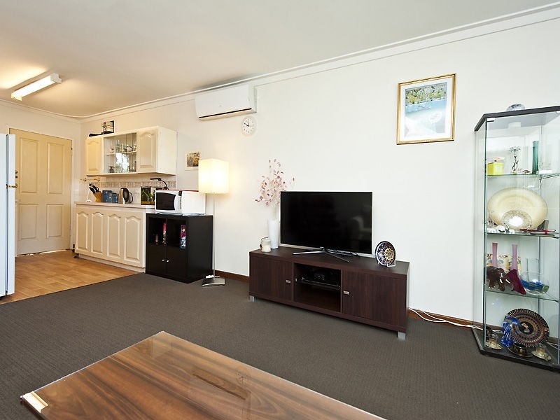 61/20 Ellerby St, Glendalough WA 6016