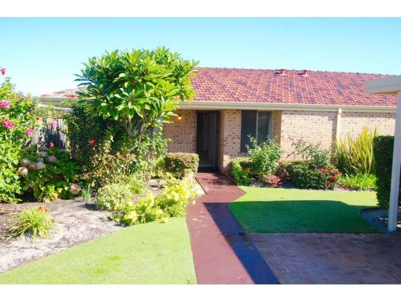 9/2 Theakston Green, Leeming WA 6149
