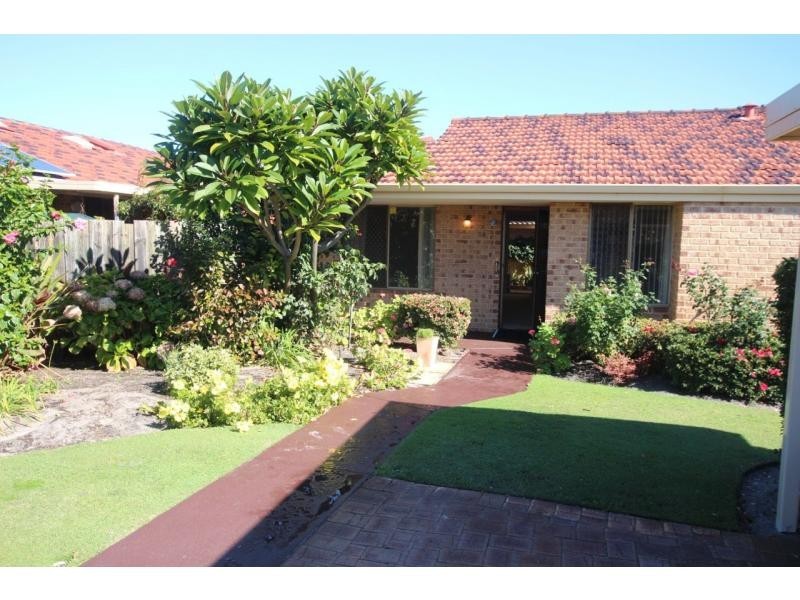 9/2 Theakston Green, Leeming WA 6149